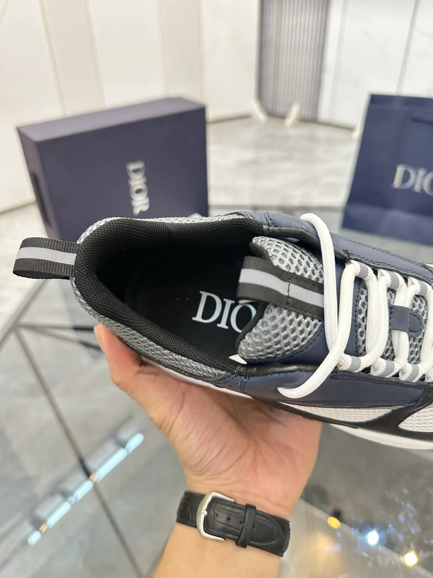 Men's shoes: 💰P460¥ Ready in Guangzhou, fully packaged Product trademark: Dior* "Dior*" low-top casual shoes Regular size: 38-46 (can be customized to 47) B22 Product materials: imported cowhide leather upper spliced ​​with original fabric, breathable lining, original outsole. Number: 920